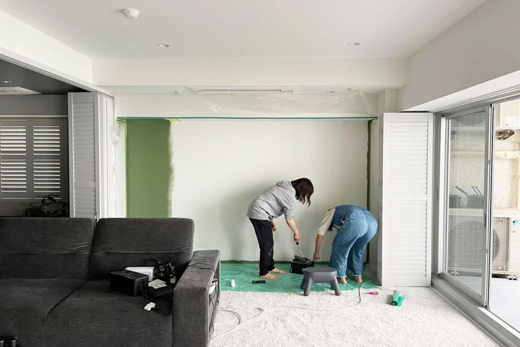 FARROW&BALL No.34 Calke Green / DIY塗装で仕上げた壁 / 熱海のヴィンテージマンションのリノベーション