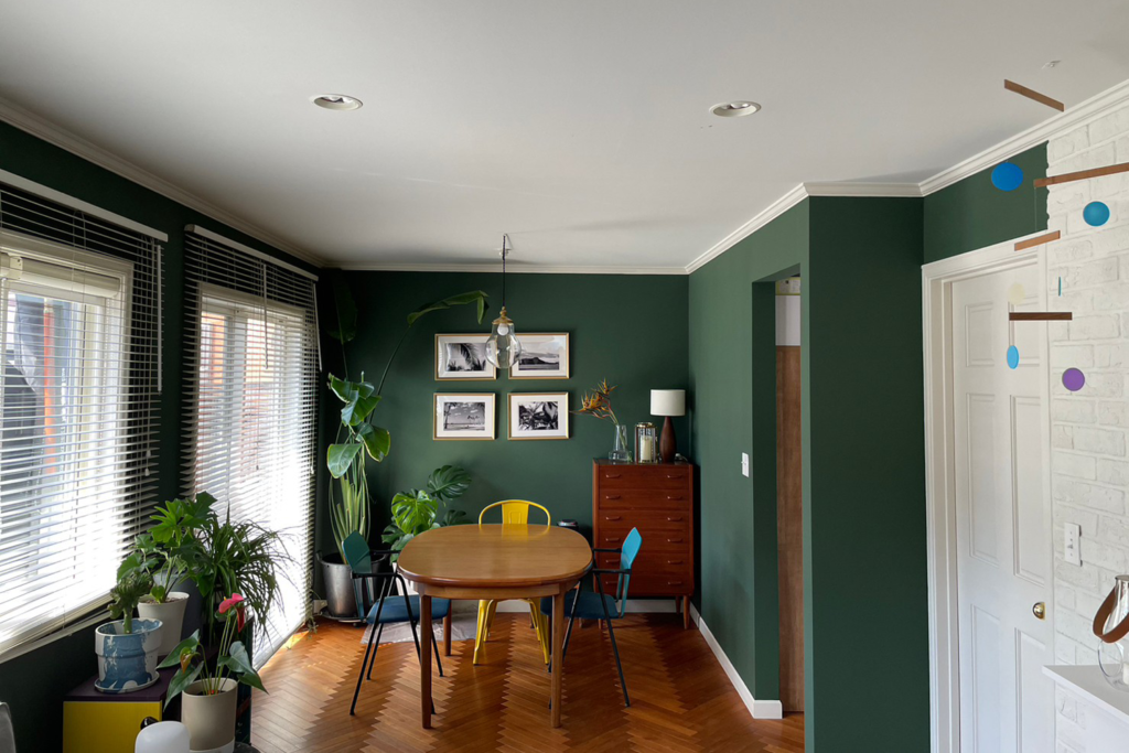 アフター / N様邸 / FARROW&BALL No.310 Beverly / リビングの塗装に人気の高いグリーンのビフォーアフター事例