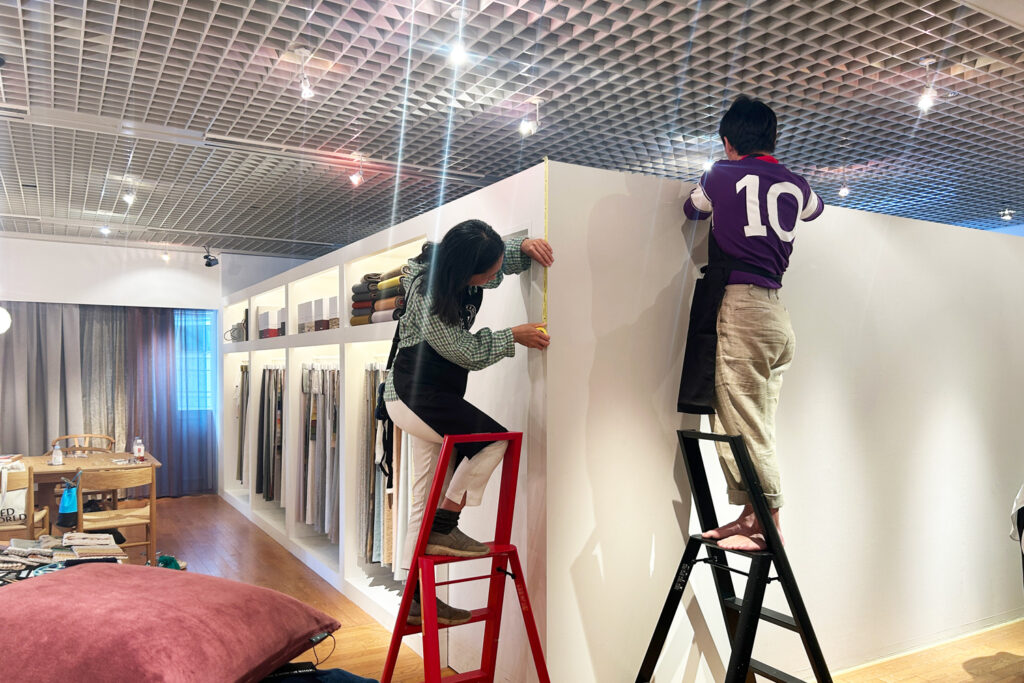 【FARROW&BALL × ザ コンランショップ新宿店】塗装をする壁を使って養生を体験
