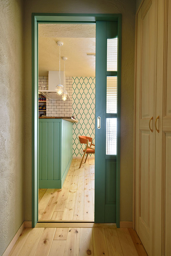 (写真提供)LOHAS studio / K様邸 / FARROW&BALL BP3603 Tessella / 安心感やリラックス感をもたらすグリーン インテリア!リノベーションに役立つ色の効果とビフォーアフター事例