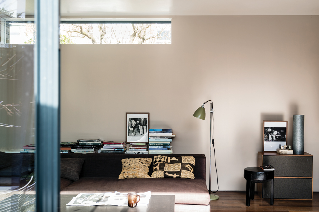 FARROW & BALL /（壁）No.293 Jitny（天井）No.291 School House White