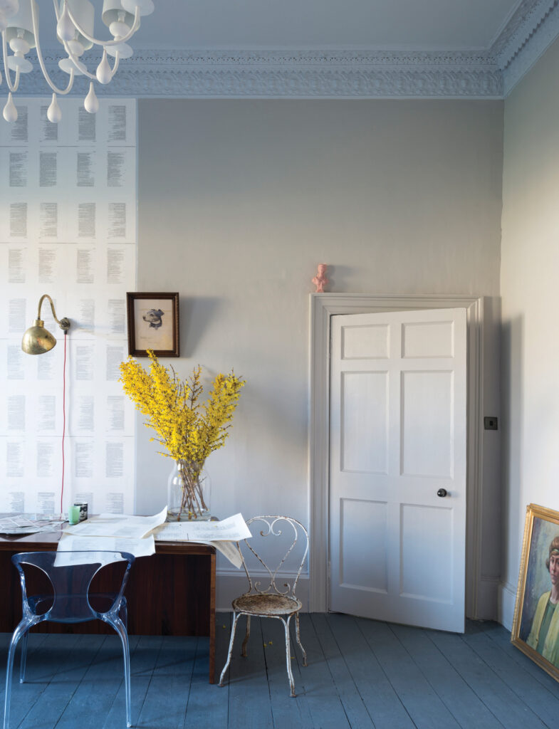 どんな色とも相性の良いリラックスニュートラルから、FARROW & BALL No.275 Purbeck Stone