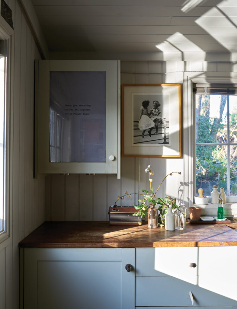 どんな色とも相性の良いリラックスニュートラルから、FARROW & BALL No.275 Purbeck Stone