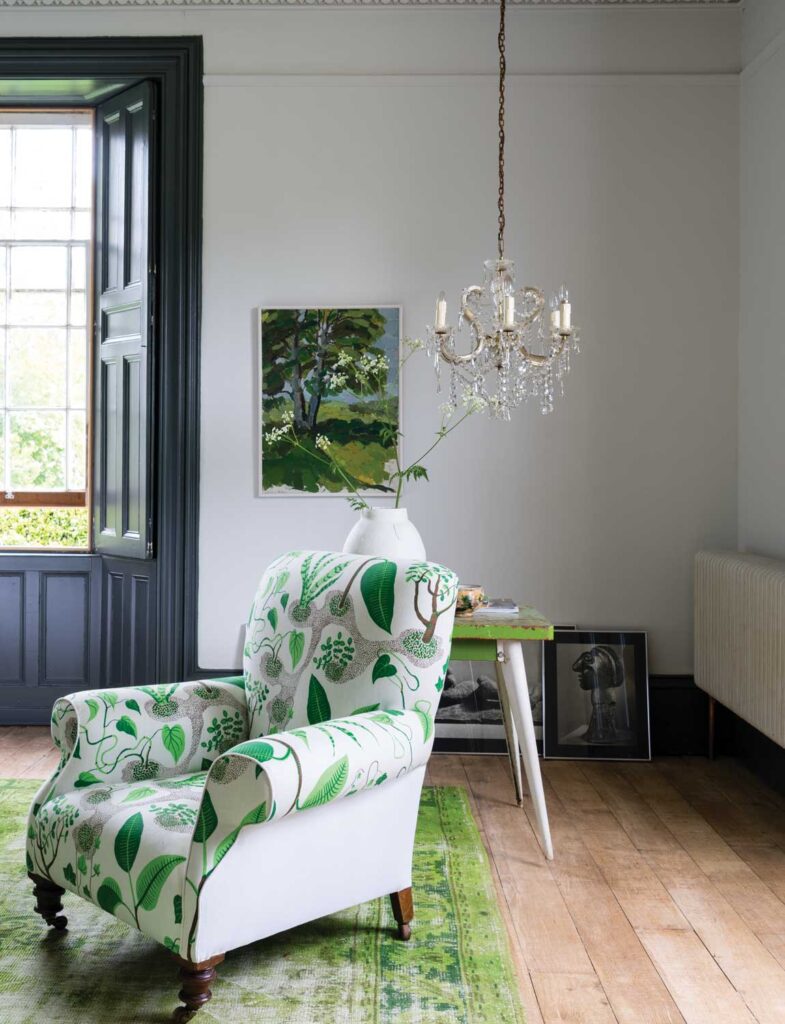 最もクールでモダンなアーキテクチュラルニュートラル / FARROW&BALL No.242 Pavilion Gray