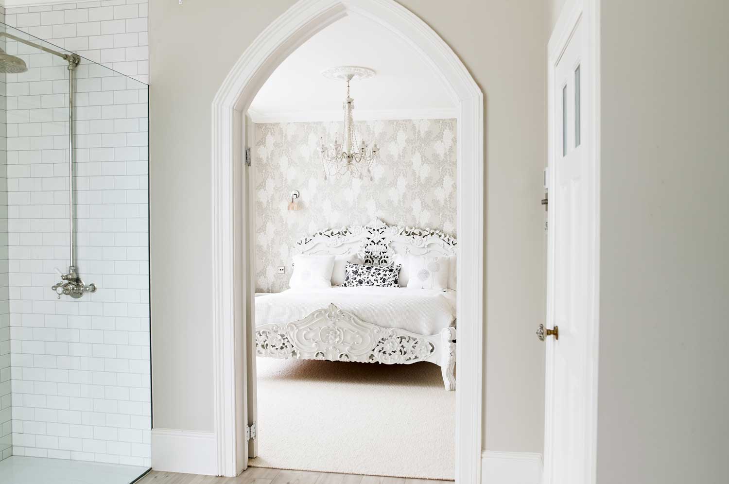 （壁）No.229 ELEPHANT'S BREATH（モールディング）No.239 WIMBORNE WHITE