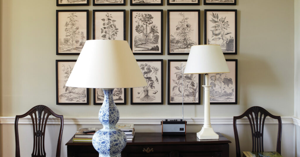 壁下部：No.201 Shaded White / 壁上部：No.15 Bone