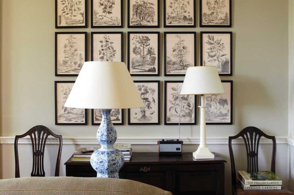 壁下部:FARROW&BALL No.201 Shaded White / 壁上部:No.15 Bone