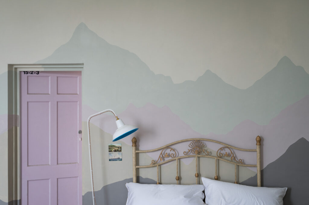 壁最上部:FARROW&BALL No.282 Shadow White