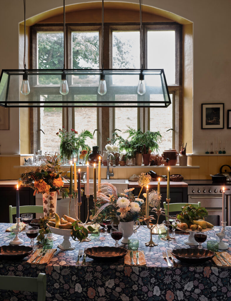 壁：FARROW&BALL No.291 School House White / 椅子：No.13 Olive / 腰板：No.53 Cane