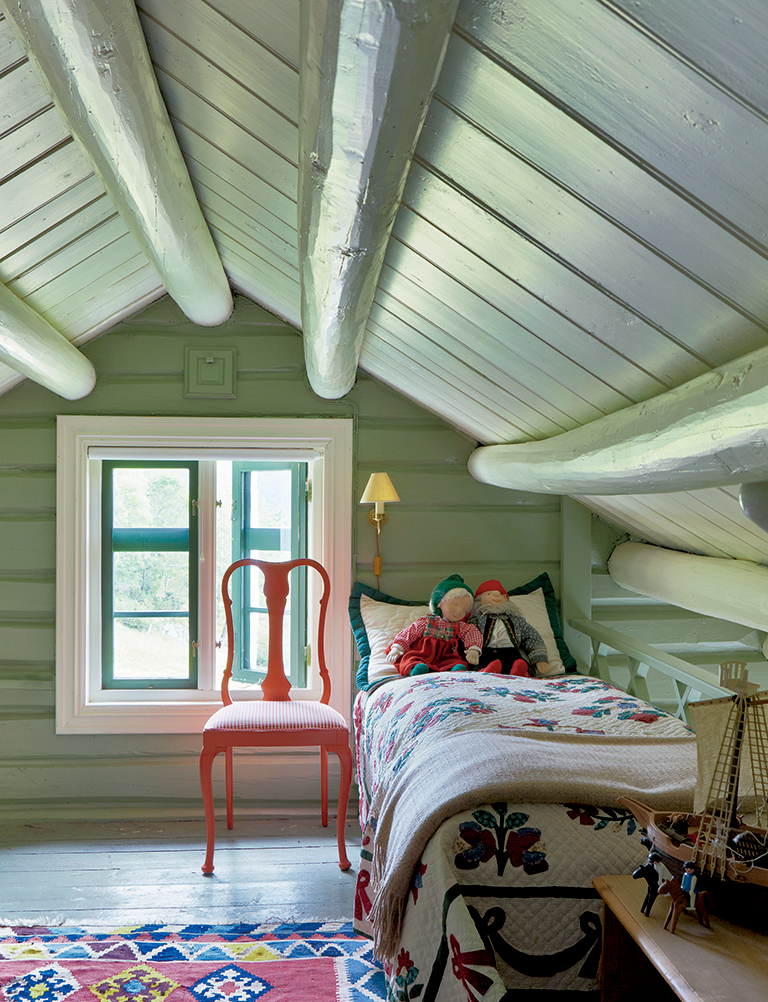 ドア・窓枠:No.2003 Pointing / 天井・壁:No.19 Lichen