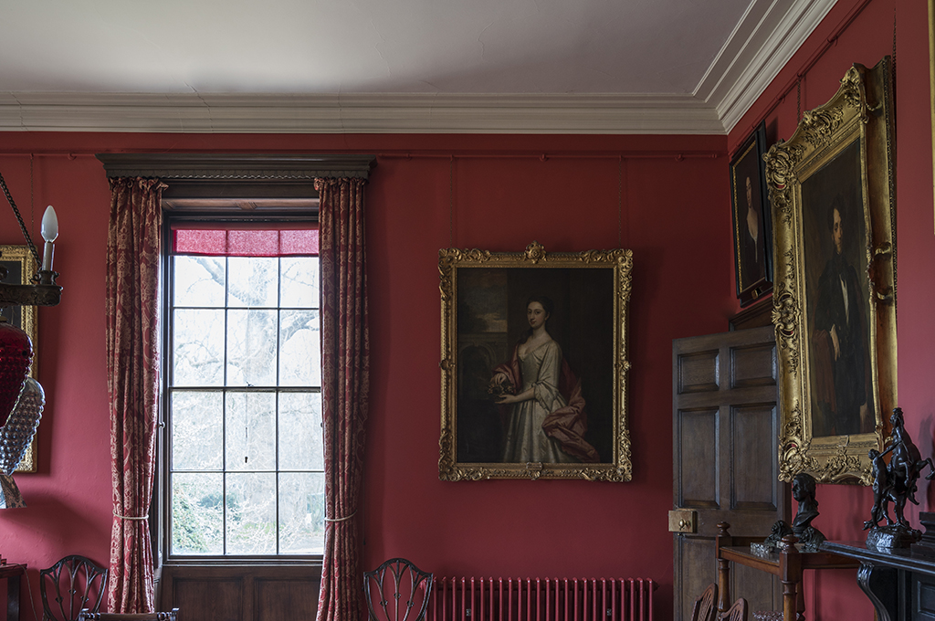 天井:No.226 Joa's White / 壁:No.212 Blazer