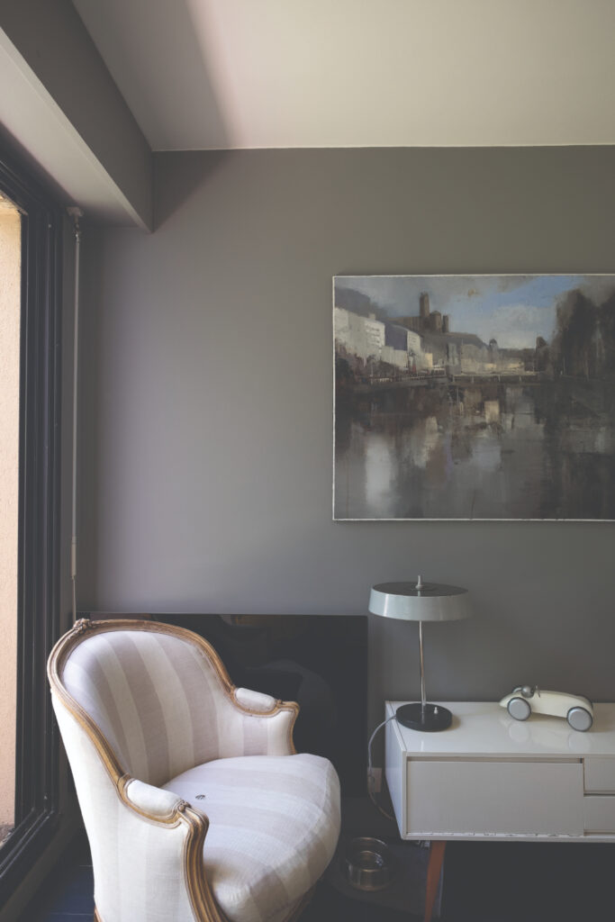 2025年度売上ランキングの1位は、No.276 Mole's Breath。温かみを含んだタイムレスなグレーはどのような空間にも合い、控えめながら存在感を放つ洗練された色です。