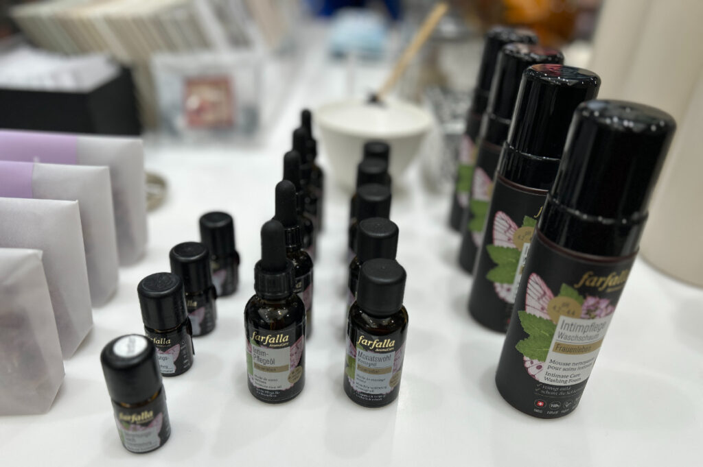 女性に寄り添うアロマケア製品。farfallaアロマケアウーマンフッドシリーズ
