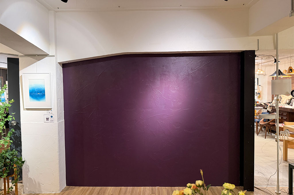 RIGNA TERRACE TOKYOの壁をFarrow&Ballのペイントで塗り替えました。AfterはFARROW&BALL No.254 Pelt。