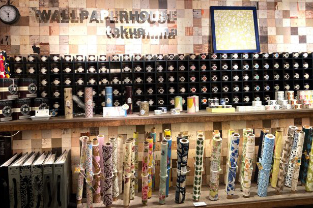 WALLPAPERHOUSE徳島さんの店内。壁をただの仕切りではなく、特別な空間にしてくれるさまざまなアイデアが溢れています。