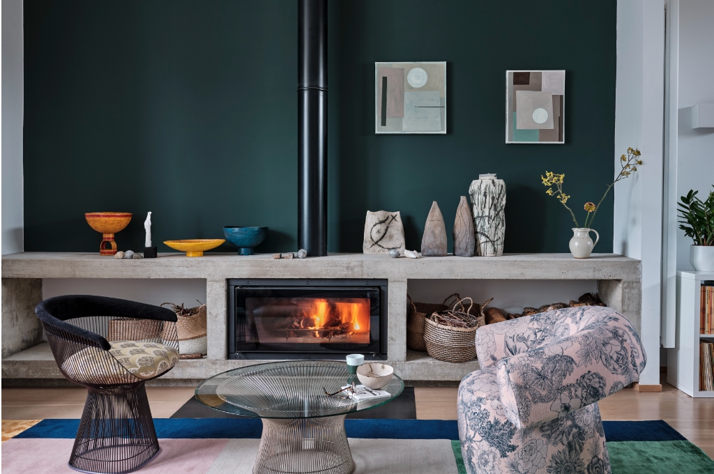 Farrow&Ballの深いグリーンのNo.35 Chine Greenは、落着きと深いくつろぎをもたらしてくれるリビングにもぴったりの色です。
